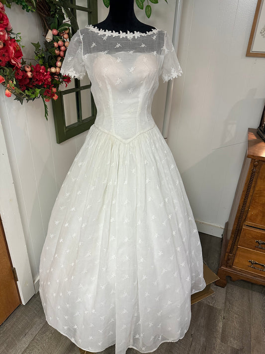 Linden is a vintage 1940s wedding gown of lightweight organdy