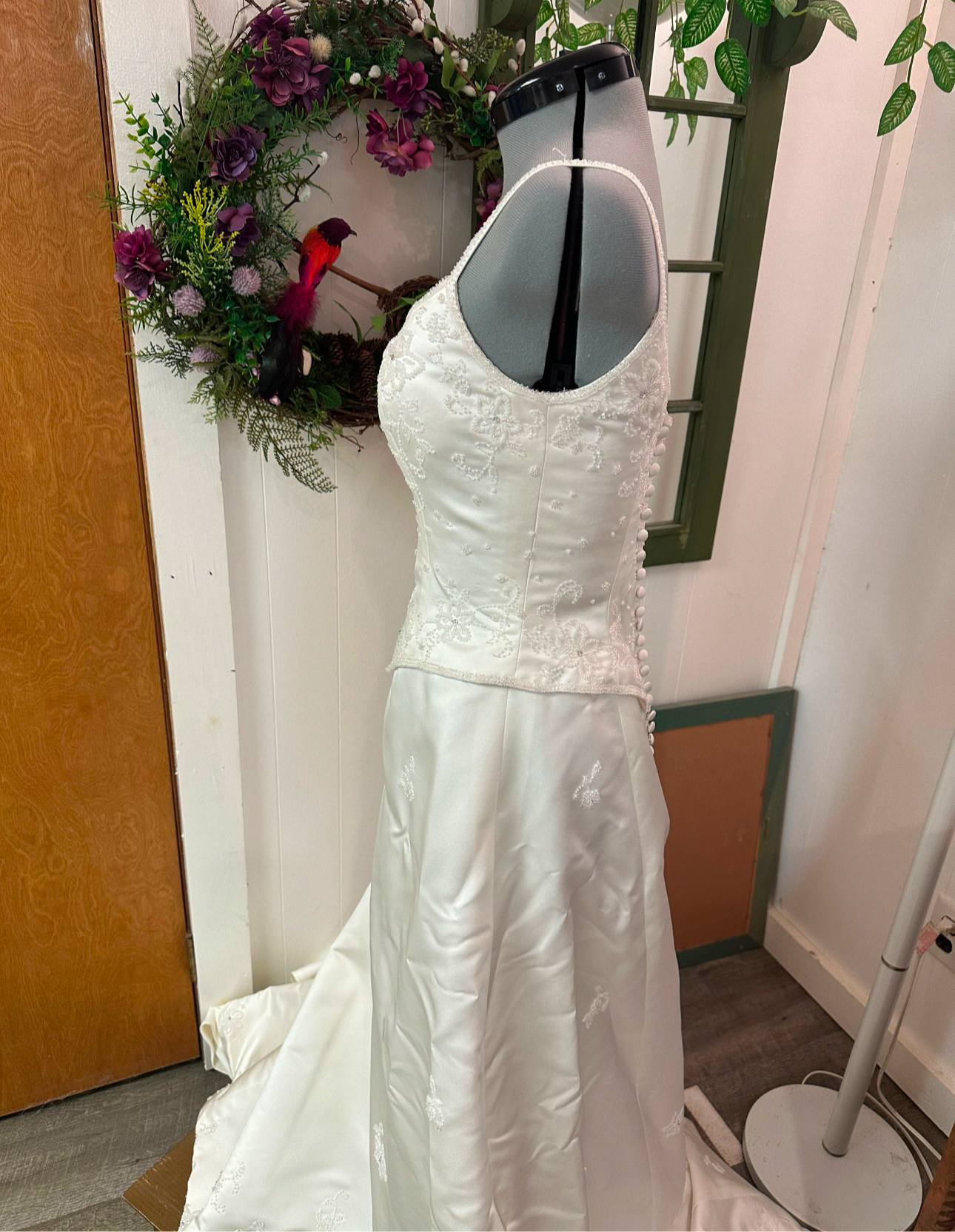 Carina is a gorgeous ivory wedding dress