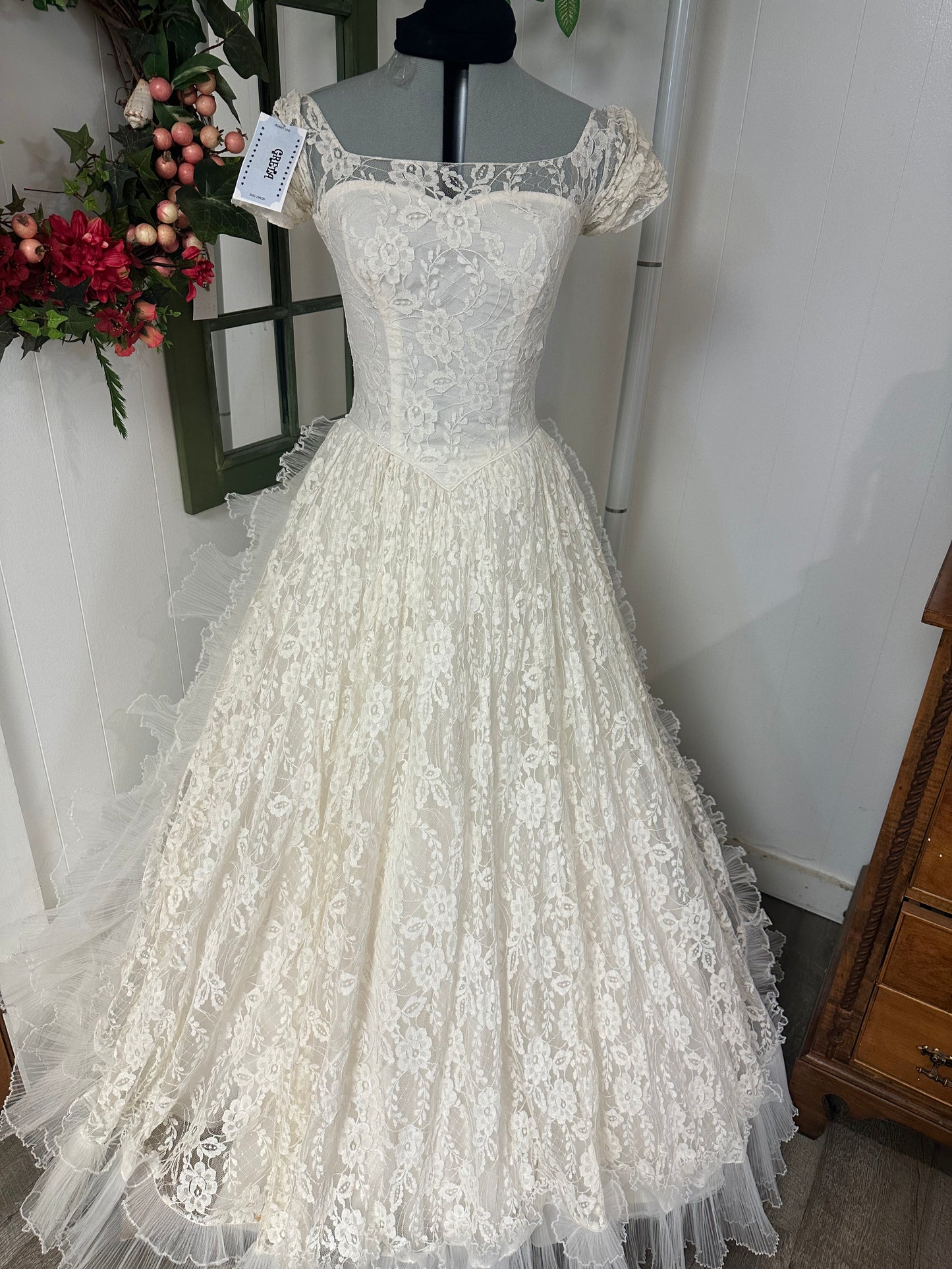 Greta is a vintage 1950s wedding dress