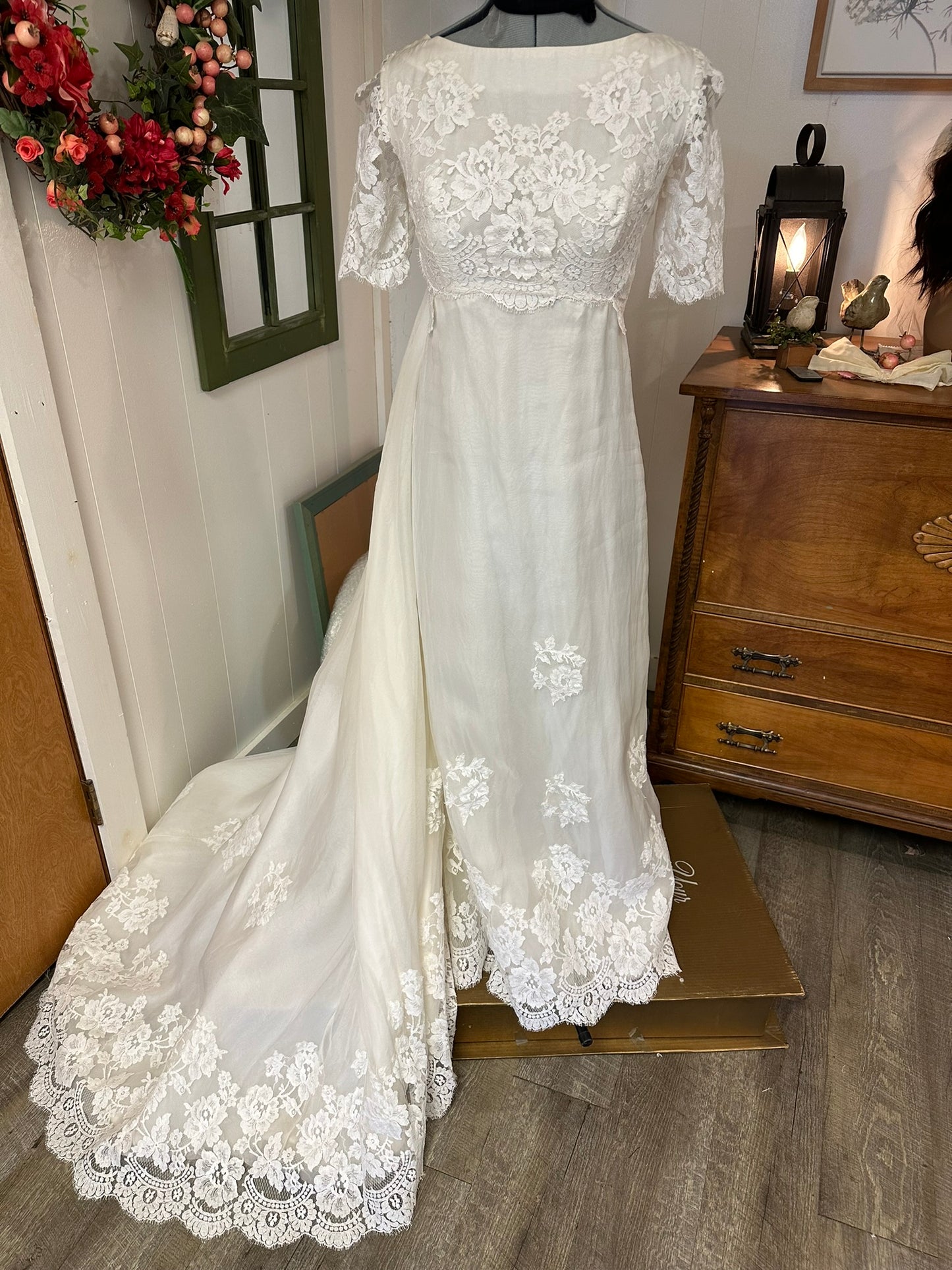 JoJo is a vintage regency style vintage wedding dress