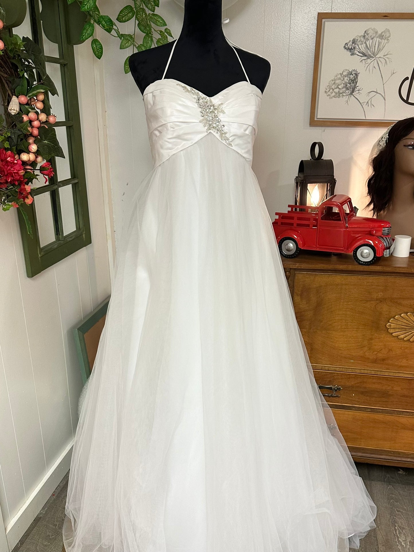 Eden is a brand new never worn wedding dress by Eden Bridals