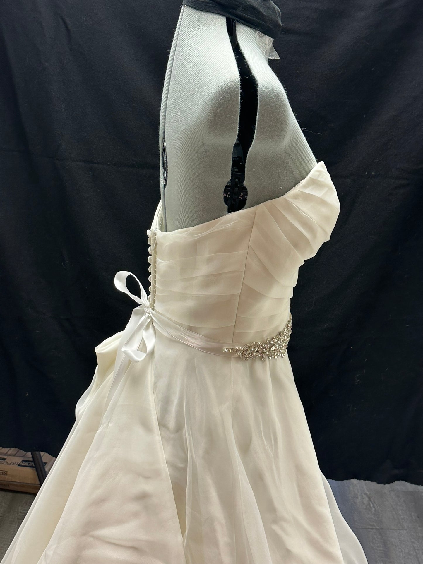 Tincy is a vintage gown in ivory, unknown age.