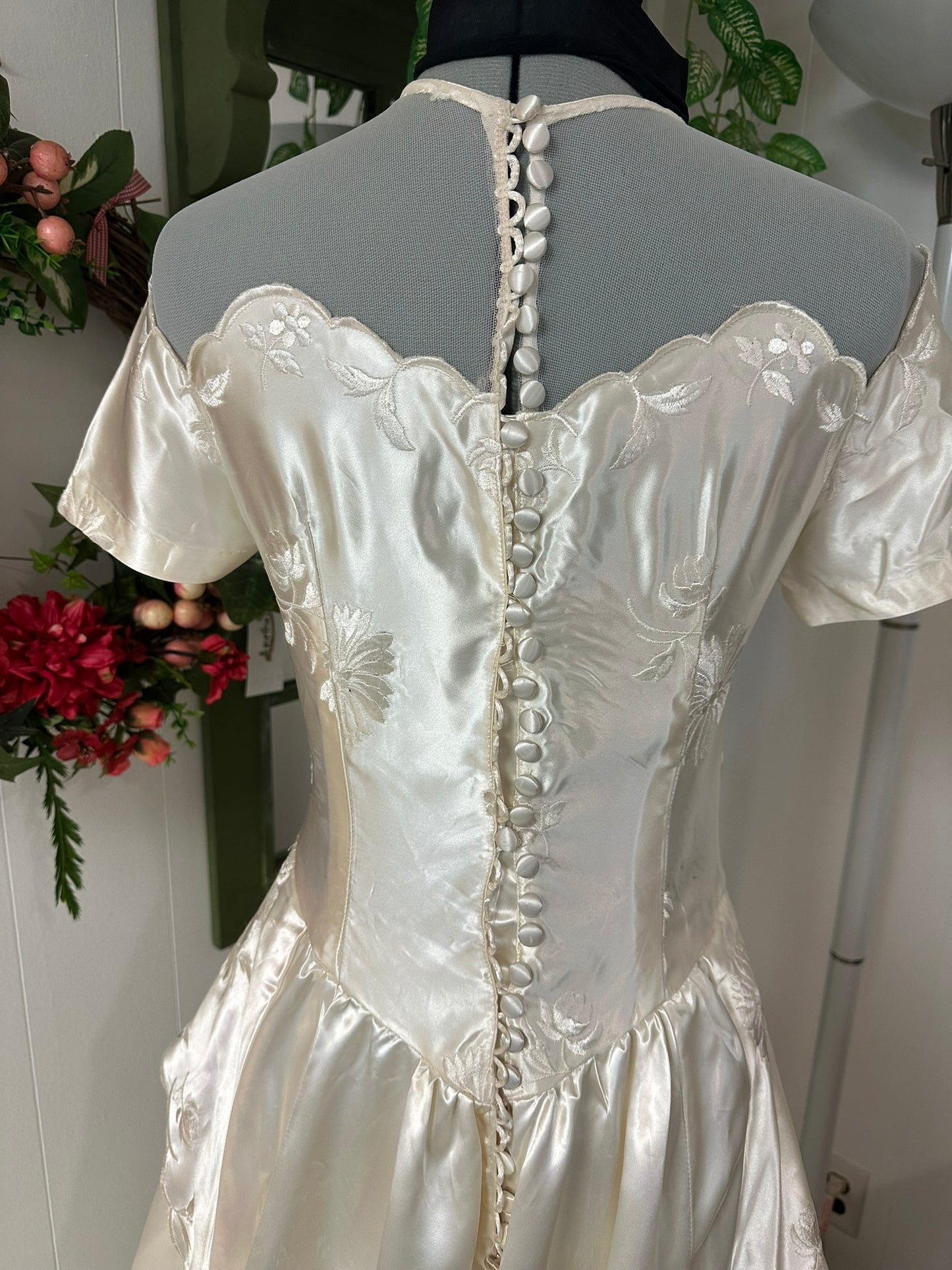 Talullah is a vintage 1940s wedding dress